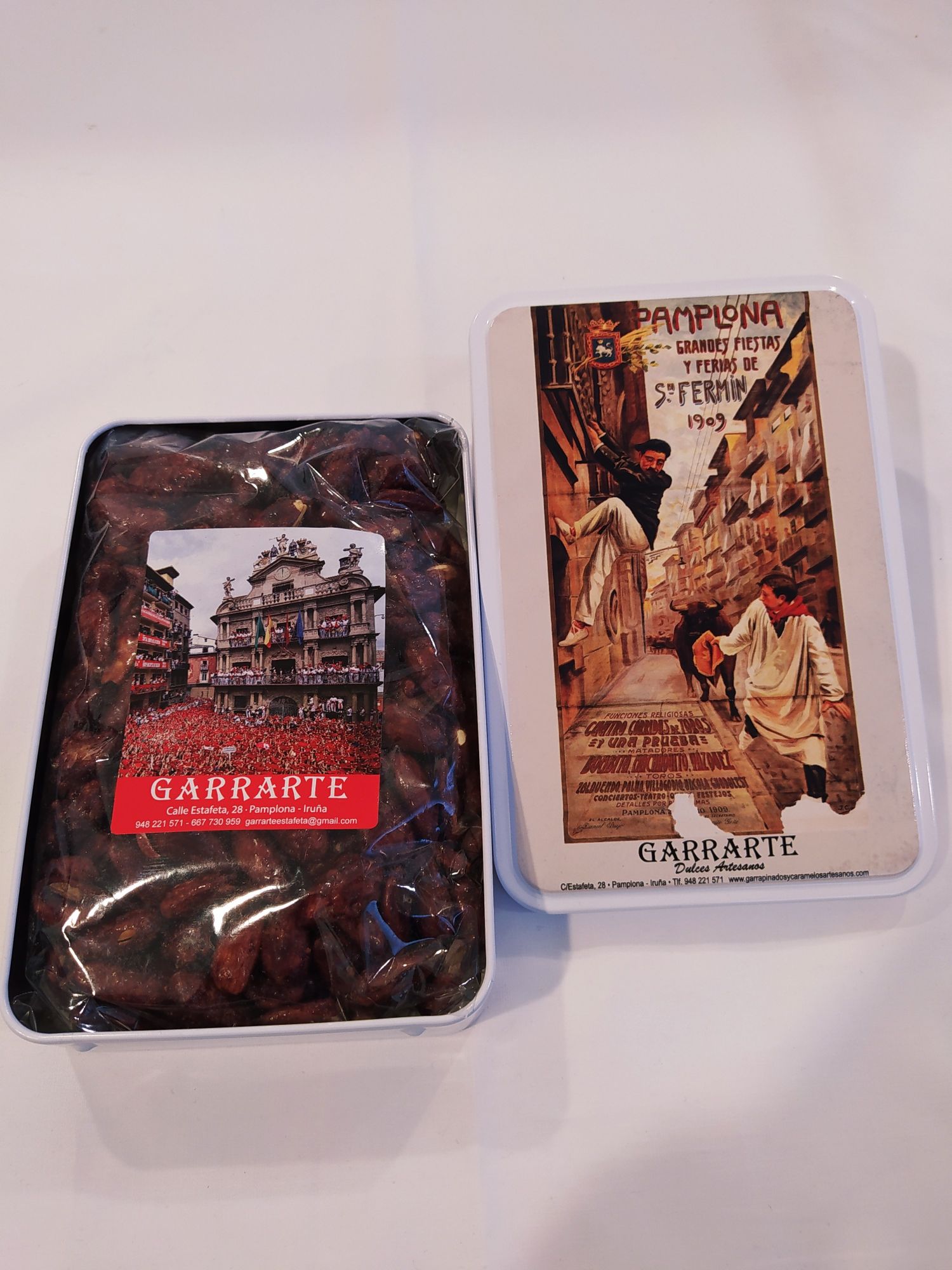 Caja Metálica rellena con Almendras Garrapiñadas con los carteles antiguos de los Sanfermines