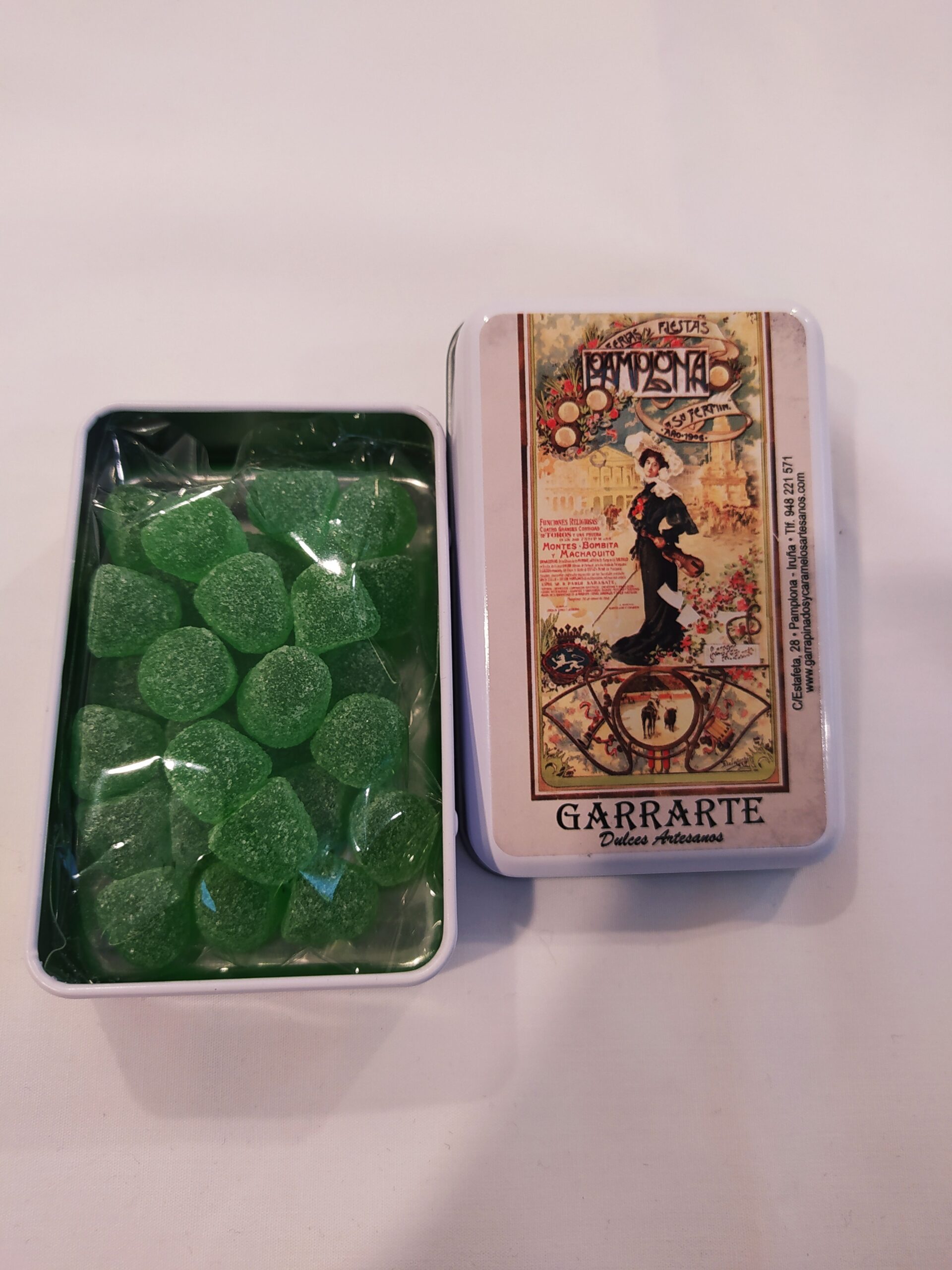 Caja Metálica con los carteles antiguos de los Sanfermines rellena con Gominolas de Menta.